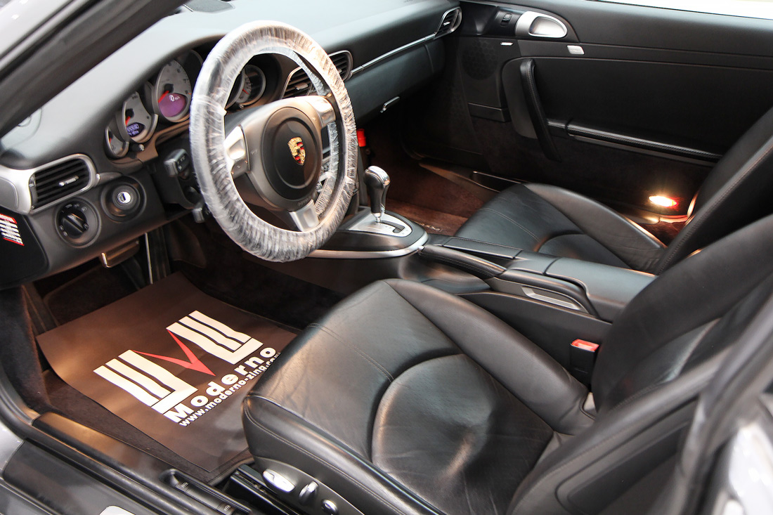 ポルシェ 911 カレラS ティプトロニックS　GT3仕様の運転席画像