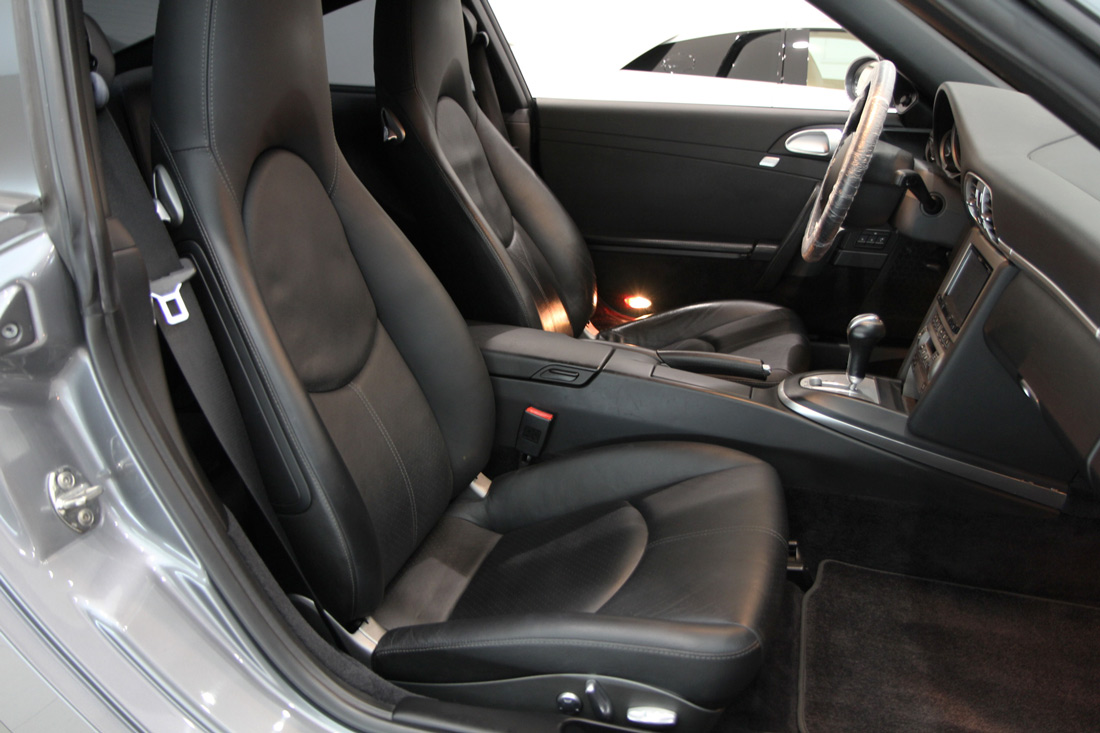 ポルシェ 911 カレラS ティプトロニックS　GT3仕様の座席画像