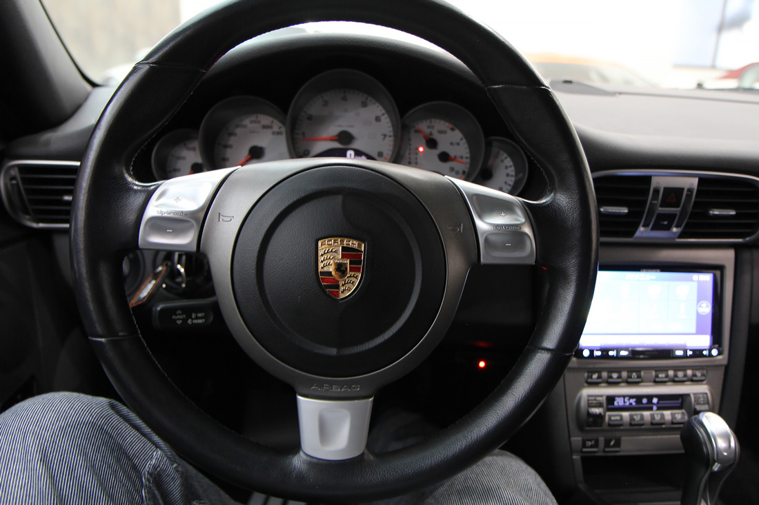 ポルシェ 911 カレラS ティプトロニックS　GT3仕様のハンドル画像