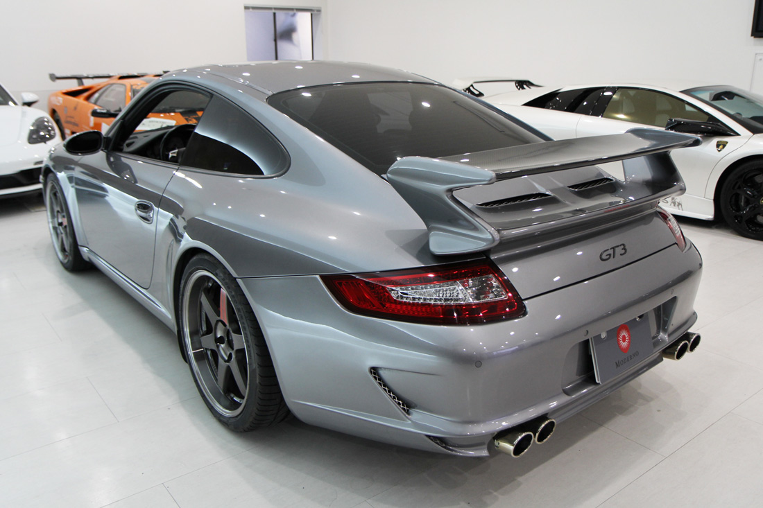 ポルシェ 911 カレラS ティプトロニックS　GT3仕様の斜め後ろ左側画像