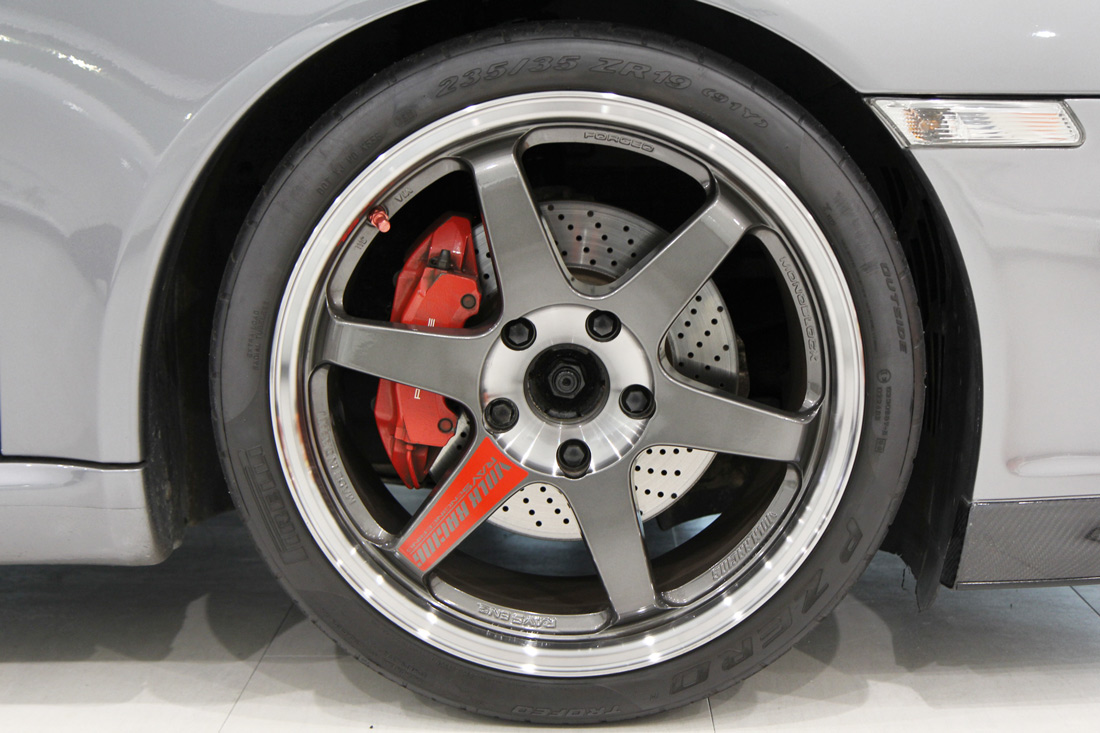 ポルシェ 911 カレラS ティプトロニックS　GT3仕様のタイヤ画像