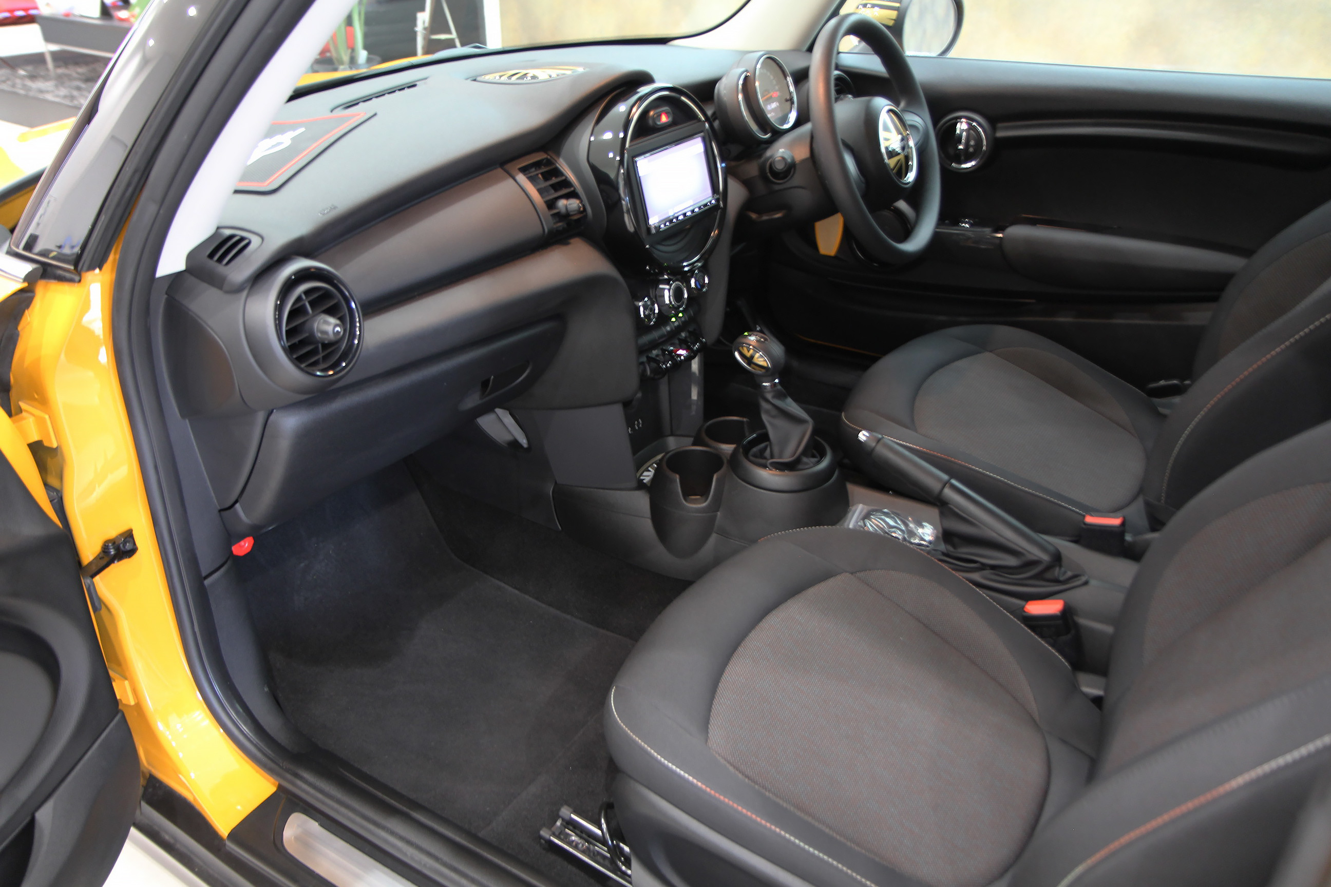 Mini ミニワン ボルカニックオレンジソリッド 在庫車情報 Moderno モデルノ Mini ミニワン ボルカニックオレンジソリッド 在庫車情報 Moderno モデルノ