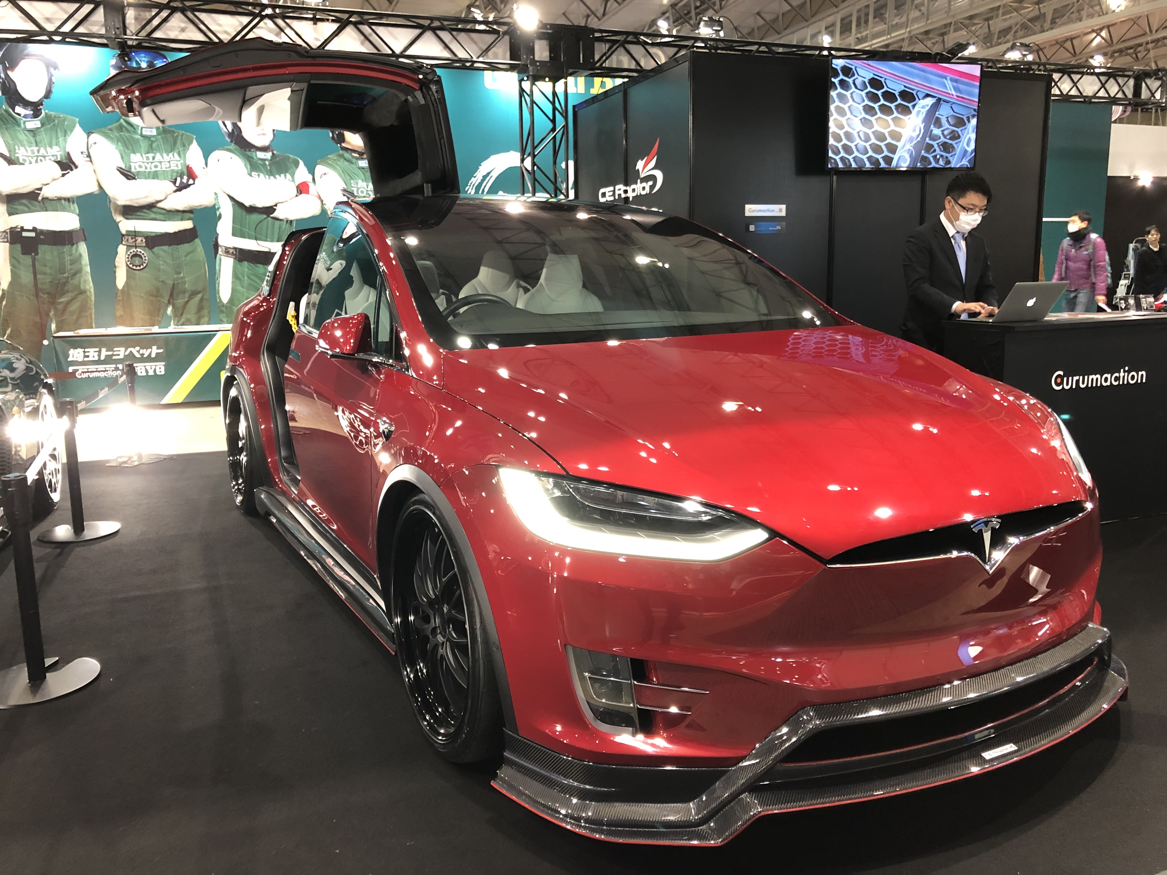 ModernoプロデュースのテスラモデルX用エアロ CE Raptor ～シーイー