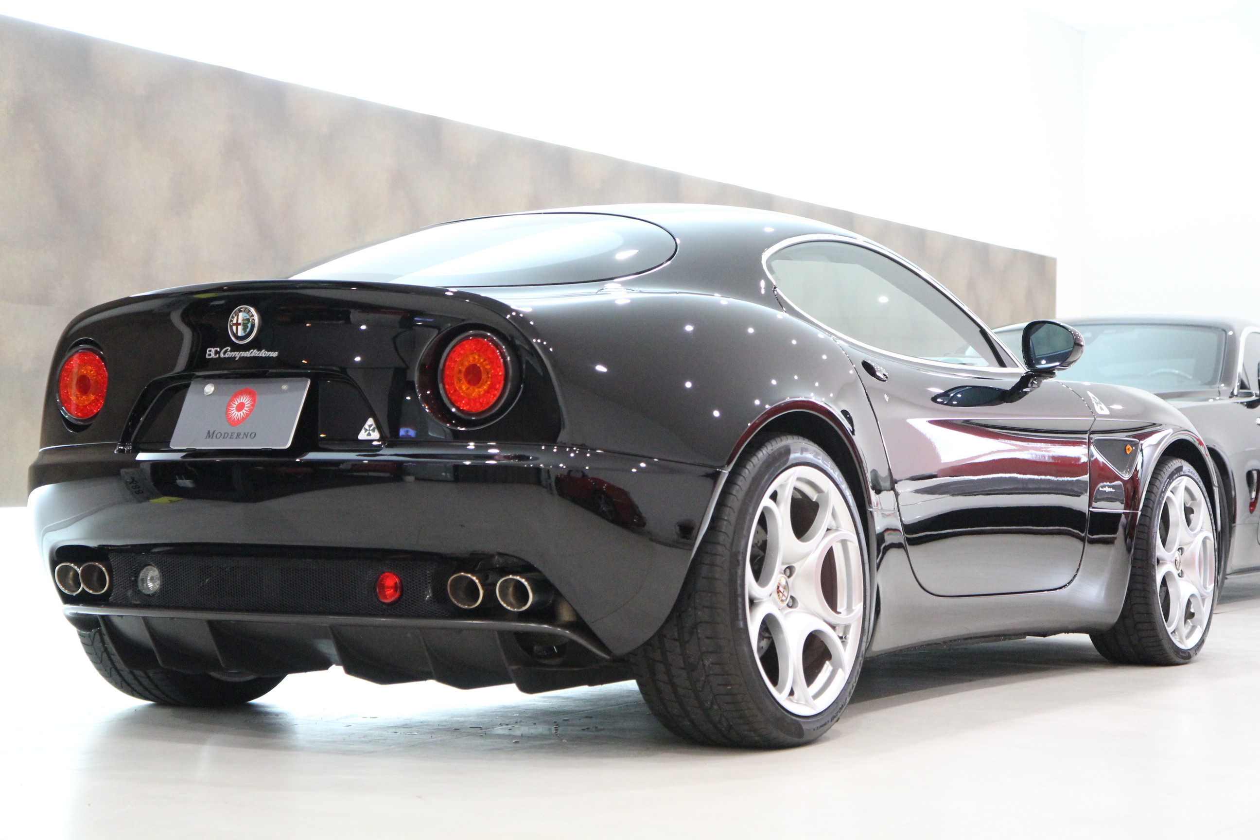 アルファロメオ アルファ・ロメオ 8Cコンペティツィオーネ ディーラー車 世界500台限定 可変バルブ付きマフラー | 在庫車情報 |  Moderno[モデルノ]