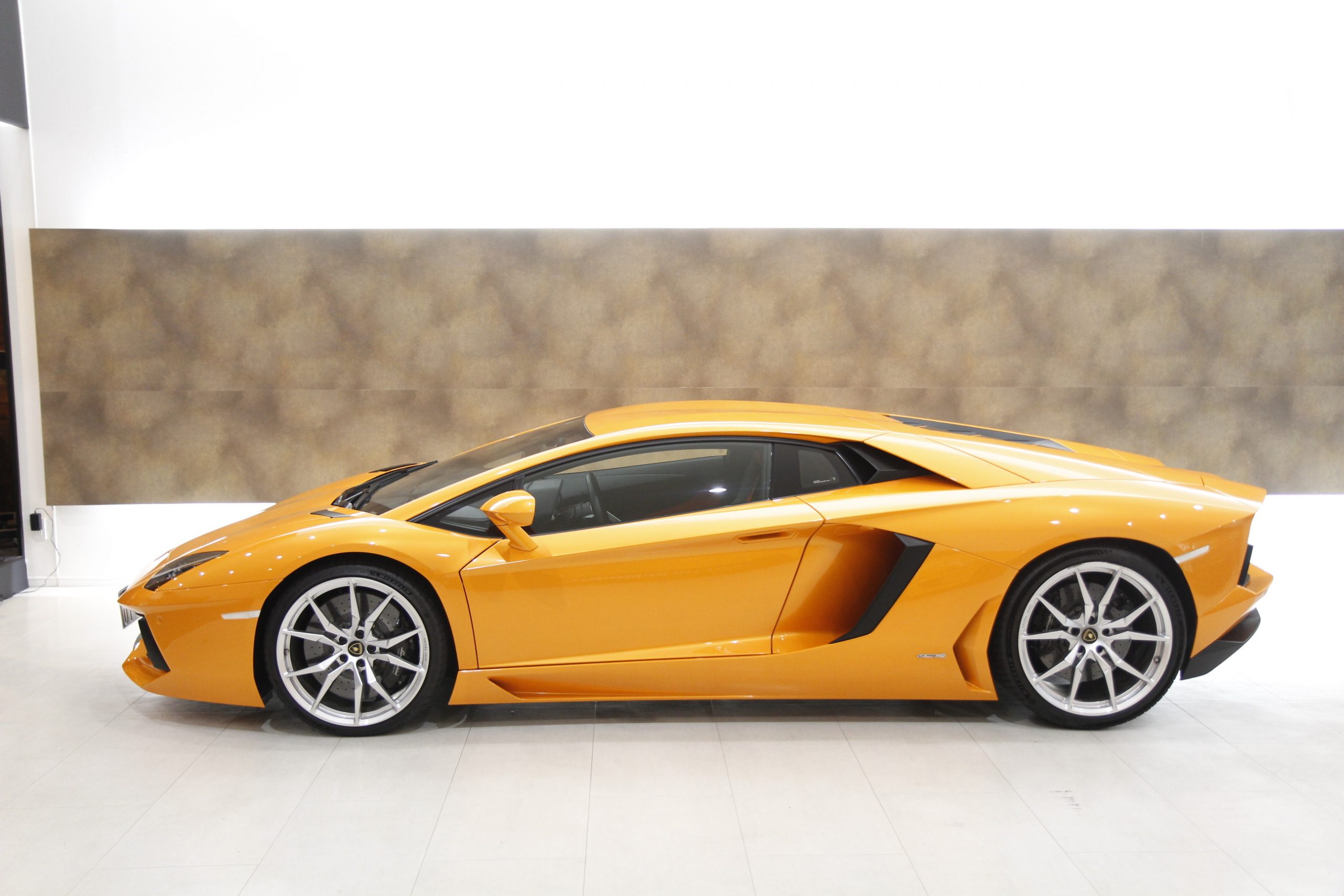 ランボルギーニ ランボルギーニ アヴェンタドール LP700-4 正規